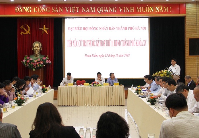 Chủ tịch UBND thành phố Hà Nội Nguyễn Đức Chung trả lời cử tri những vấn đề đang được quan tâm. Ảnh: Cổng TT UBND