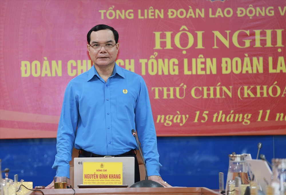 Chủ tịch Tổng LĐLĐVN Nguyễn Đình Khang phát biểu tại Hội nghị Đoàn Chủ tịch TLĐ lần thứ chín (khóa XII). Ảnh: HẢI NGUYỄN