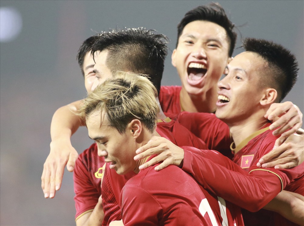 ĐT Việt Nam đã chiến thắng trước UAE và vươn lên đầu bảng G.Ảnh: H.A