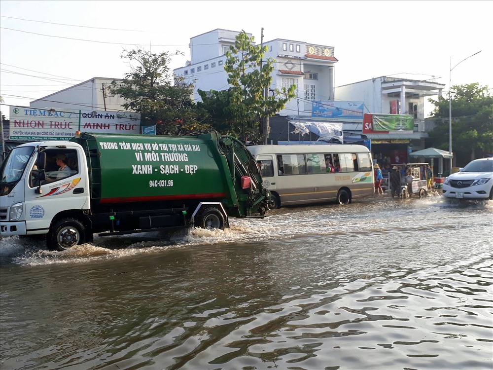 Chính vì vậy nên dù có vận hành hay không, trong đô thị vẫn ngập (ảnh Nhật Hồ)