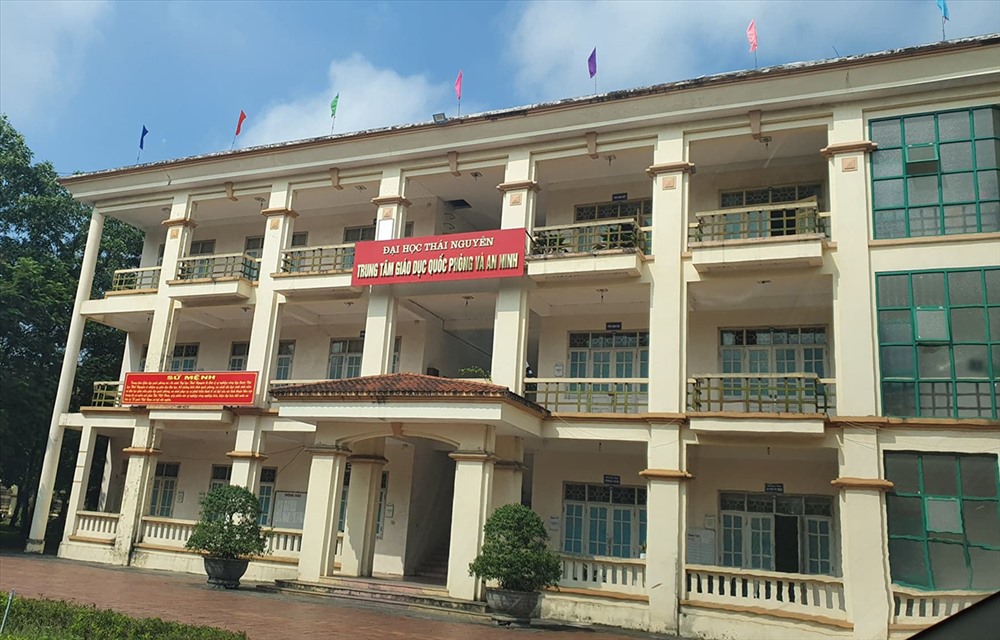 Dãy nhà hành chính của Trung tâm Giáo dục quốc phòng và an ninh Đại học Thái Nguyên.