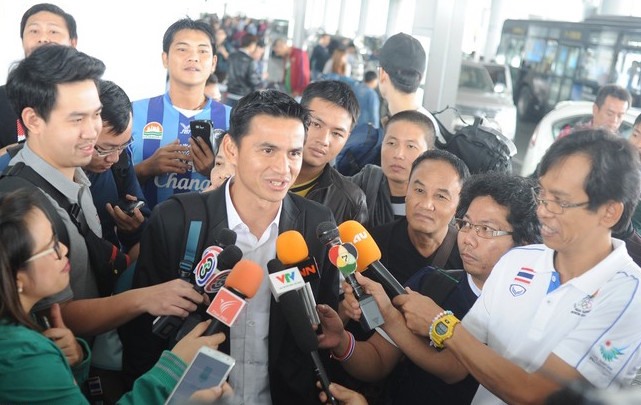 Huấn luyện viên Kiatisak trong lần đến Việt Nam để chuẩn bị cho vòng loại World Cup 2018 hồi năm 2015. Ảnh: Minh Tùng