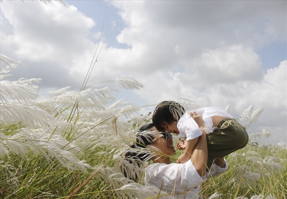 Nhiều người chọn đây là điểm ghi lại khoảnh khắc tuyệt đẹp này cùng với gia đình. Ảnh: Thanh Chung