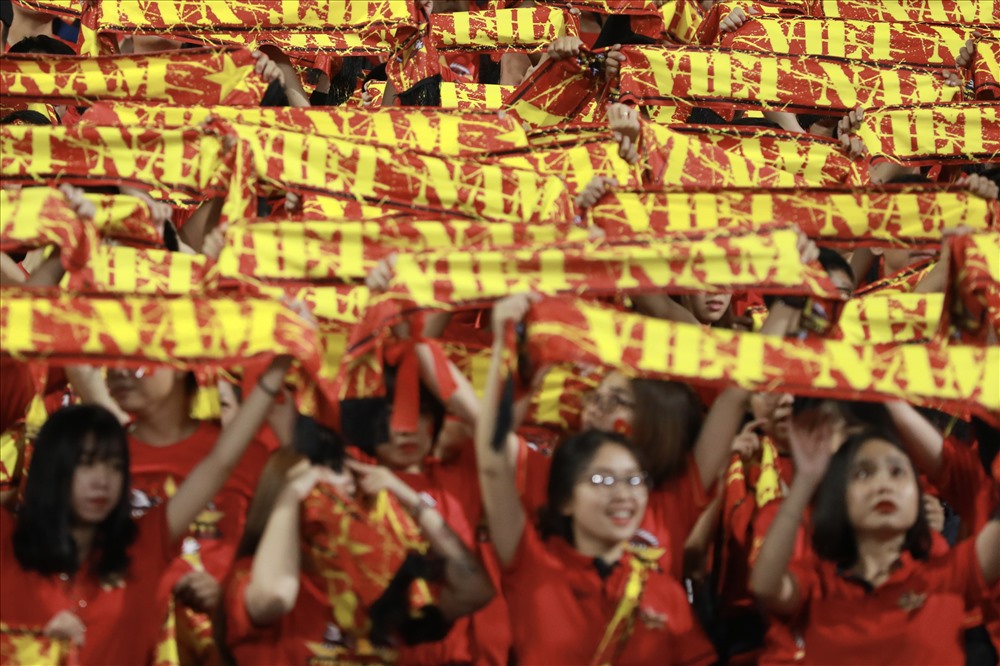 Người hâm mộ bóng đá Việt Nam luôn đồng hành với đội tuyển. Ảnh: Hải Nguyễn