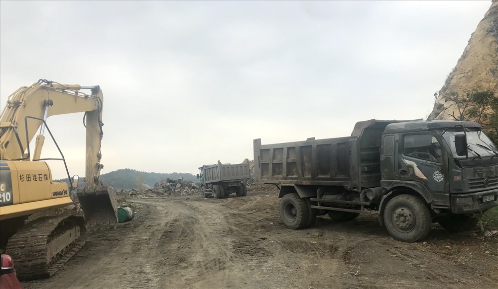 Koảng 7h15, ngày 19.11, tại mỏ đá thuộc Công ty Xi măng Tân Phú Xuân đã xảy ra một vụ sạt mỏ đá khiến hai công nhân thương vong.