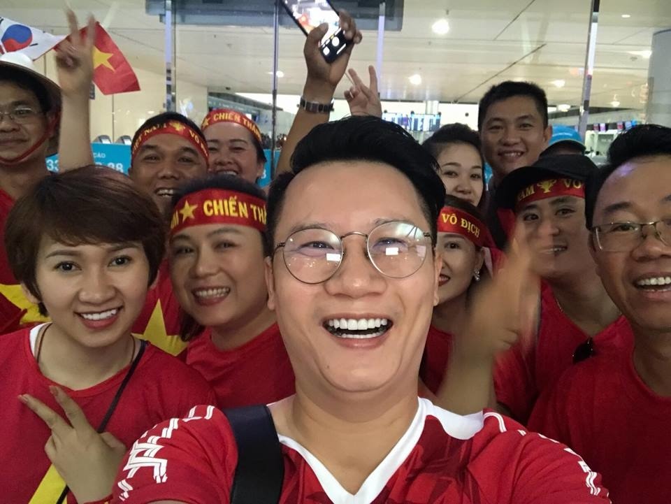 Hoàng Bách là một trong những fan cứng của đội tuyển Việt Nam. Ảnh: FBNV.