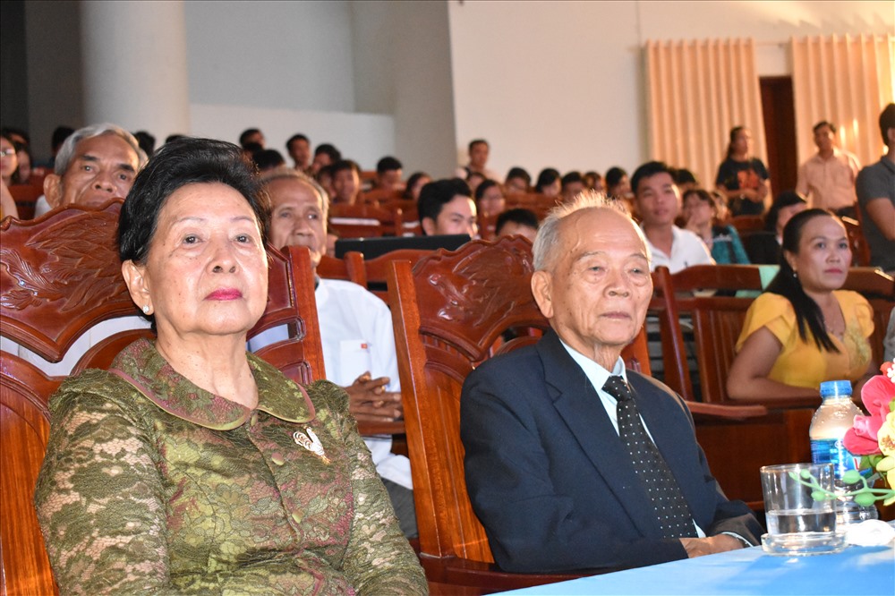 Quốc vụ khanh và phu quân đến dự tại buổi lễ khai mạc tuần lễ văn hóa Campuchia. Ảnh: Thành Nhân.