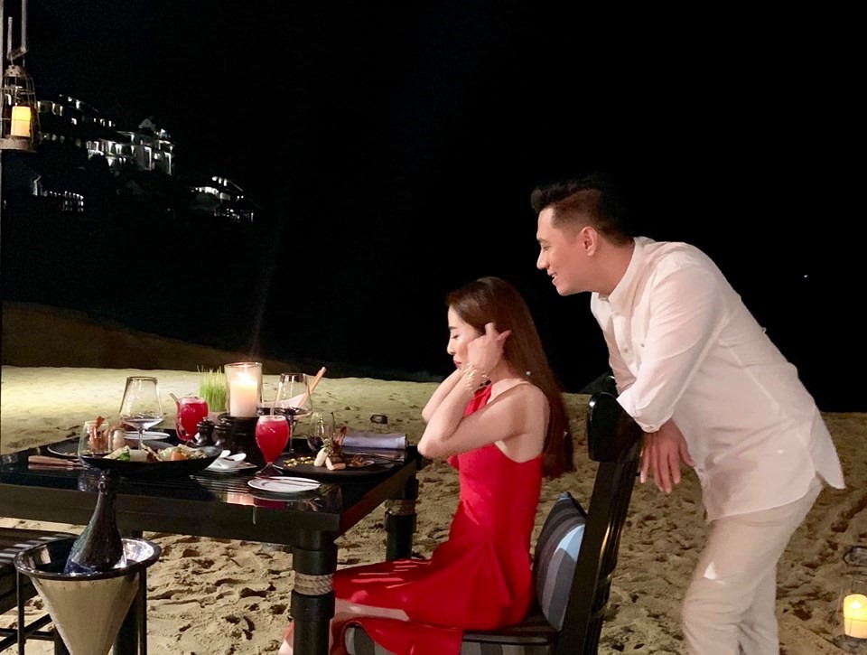 Những hình ảnh bữa tối lãng mạn được Việt Anh đăng tải. Ảnh: VA.
