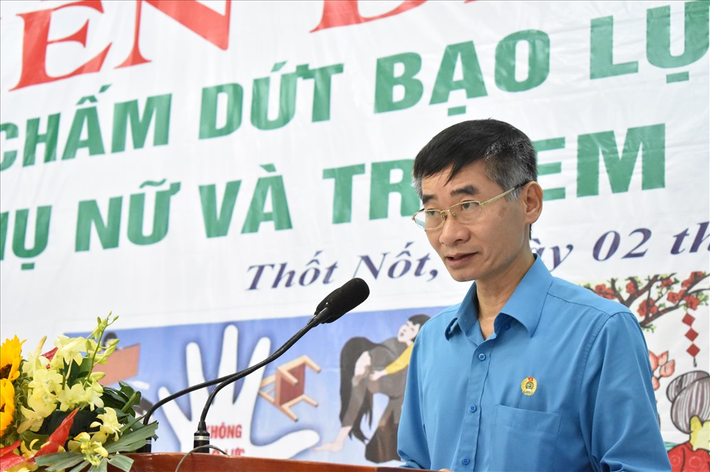 Ông Trần Văn Thuật - Phó Chủ tịch Tổng LĐLĐVN - phát biểu tại buổi diễn đàn. Ảnh: Thành Nhân.