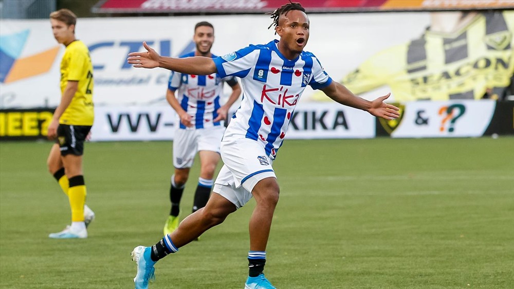 Tân binh Ejuke hòa nhập rất nhanh với Heerenveen. Anh đã ghi bàn cả ở Cúp quốc gia và giải VĐQG Hà Lan (4 bàn). Ảnh: nu.nl