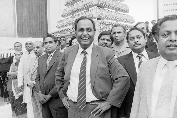 Đế chế của gia đình nhà Ambani khởi đầu bởi một công ty dệt may do ông Dhirubhai (cha của tỉ phú Mukesh Ambani) thành lập. Ảnh: Getty Images