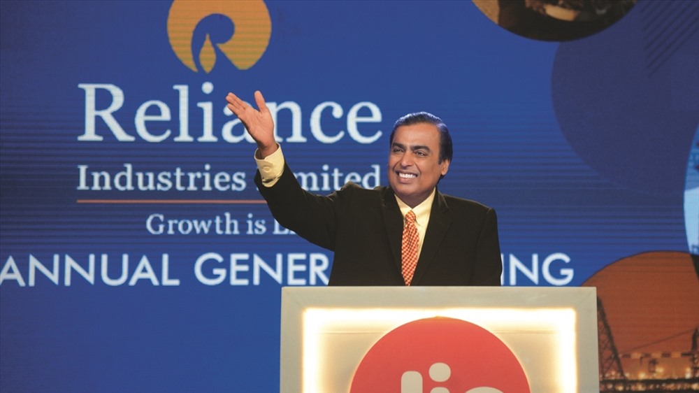 Sau hàng loạt đợt tái cơ cấu và định hướng phát triển vươn ra quốc tế, Mukesh đã đưa Reliance Industries trở thành tập đoàn có giá trị lớn thứ 2 Ấn Độ, kinh doanh nhiều lĩnh vực từ năng lượng, hóa dầu, viễn thông, bán lẻ cho đến ngân hàng.