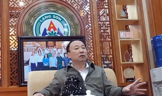 Phó Chủ tịch UBND tỉnh Lạng Sơn Nguyễn Công Trưởng trong buổi làm việc với PV Báo Lao Động.