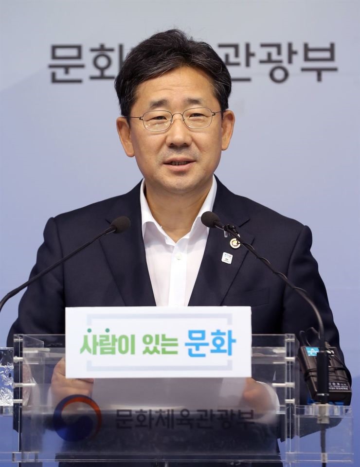 Chân dung Bộ trưởng Bộ Văn Hóa của Hàn Quốc, ông