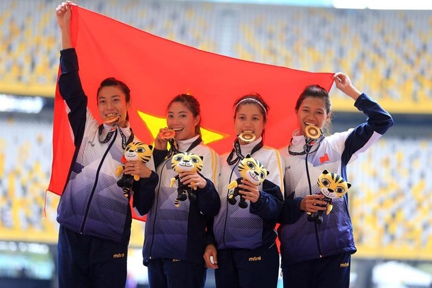 Điền kinh nữ Việt Nam giành tấm huy chương vàng tiếp sức nữ 400m ở SEA Games 2017. Ảnh: H.A
