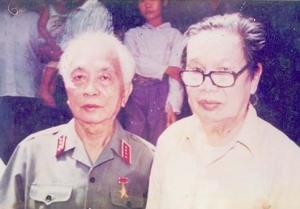 Đại tướng Võ Nguyên Giáp và ông Nguyễn Tạo. Ảnh: T.L