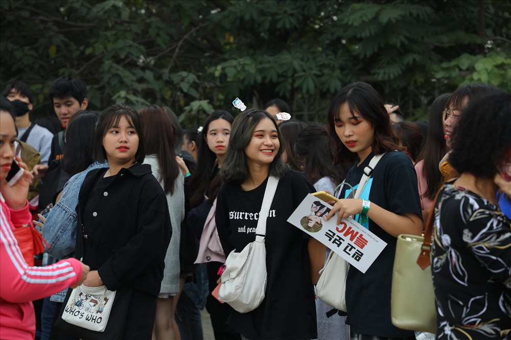 Chiều 26.11, rất đông fan Kpop đã có mặt tại sân vận động Mỹ Đình - nơi tổ chức nhạc hội
