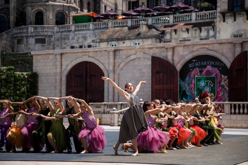 Show Vũ hội Ánh dương ở Sun World Ba Na Hills