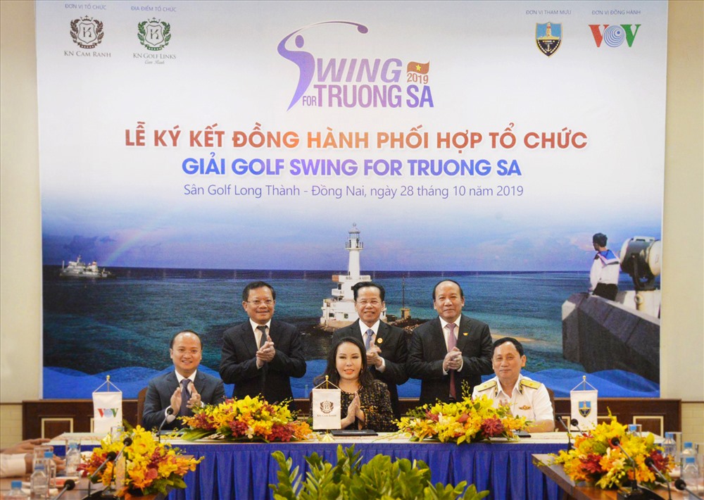 Lễ ký kết đồng hành phối hợp tổ chức giải Swing for Truong Sa