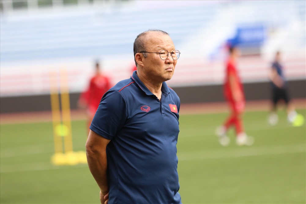 Huấn luyện viên Park Hang-seo sẽ phải tính toán lại nhân sự sau khi chứng kiến U22 Indonesia đánh bại Thái Lan trong trận đấu diễn ra ít ngày trước đó. Ảnh: HOÀI THU