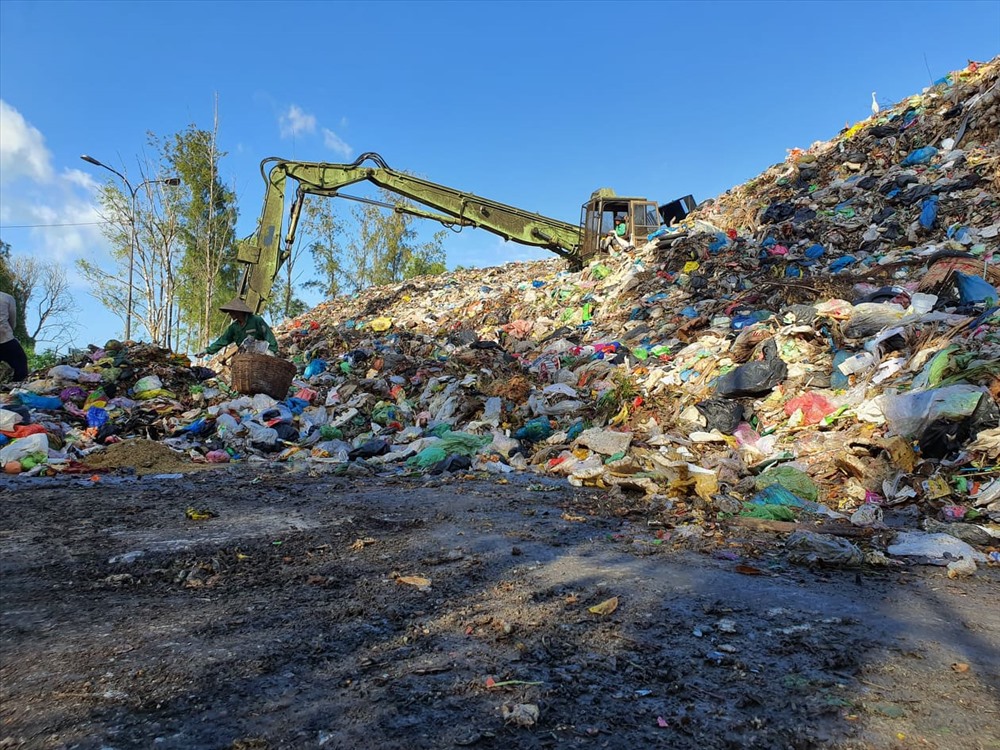 Bãi rác đã quá tải trầm trọng (ảnh Nhật Hồ)