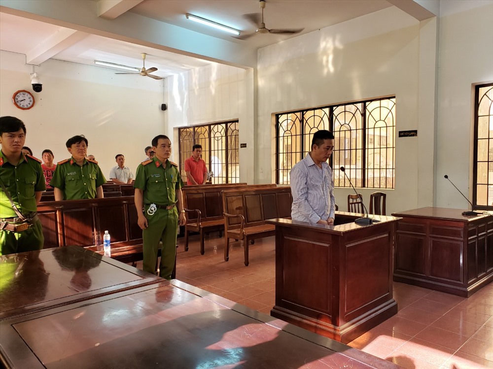 Bị cáo Nguyễn Tấn Phước được giải tới tòa. Ành: HAC