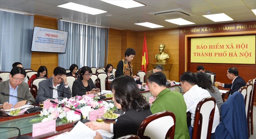 Bà Đàm Thị Hòa, Phó Giám đốc BHXH Hà Nội công bố Quyết định thành lập Ban Chỉ đạo thực hiện chính sách BHXH, BHYT Thành phố.