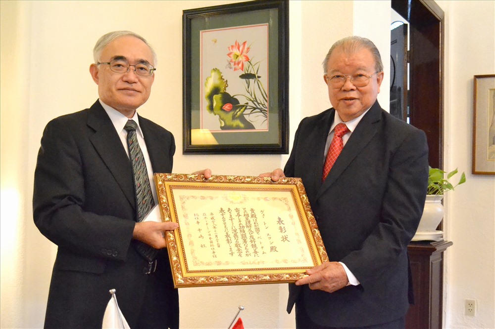 Năm 2016, GS.TS Võ Tòng Xuân cũng được Nhà nước Nhật Bản khen thưởng. Ảnh: LT