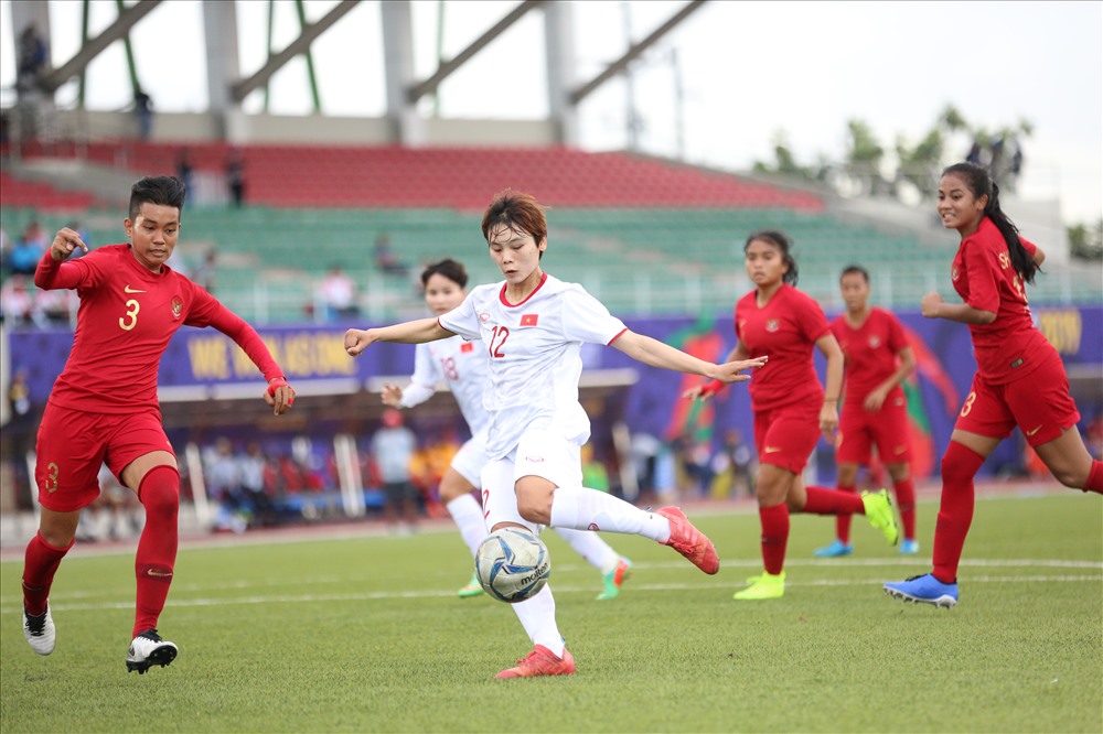 Ở trận đấu này, tuyển nữ Việt Nam chỉ ra sân với đội hình 2 gồm nhiều cầu thủ dự bị. Ảnh: HOÀI THU