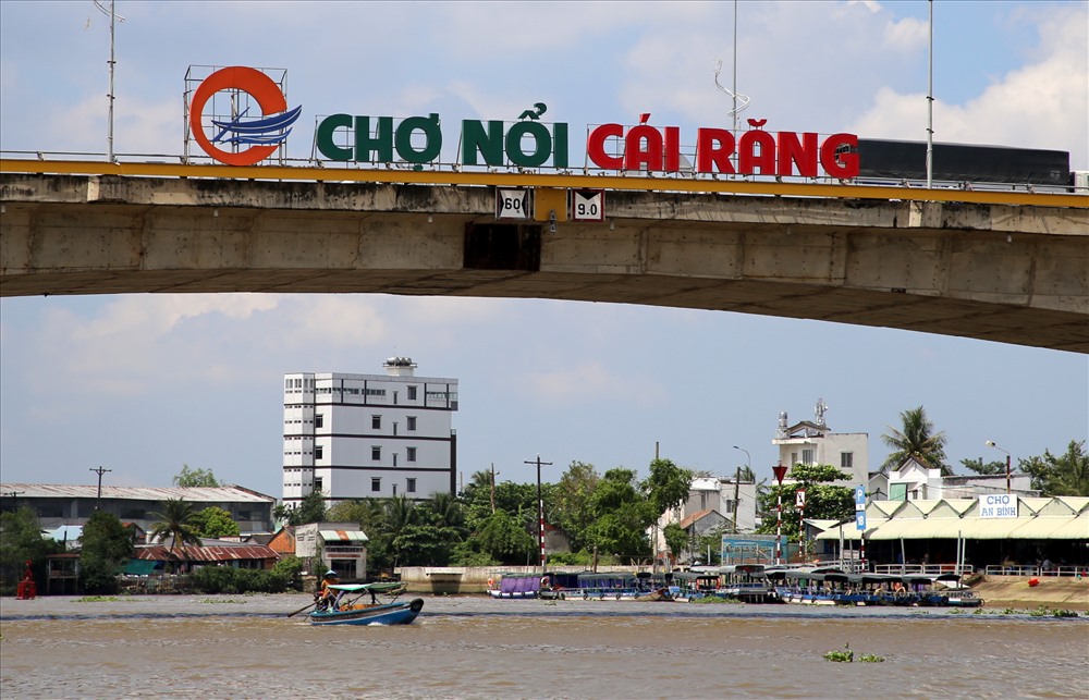 Do nhu cầu buôn bán của người dân không như xưa, nên ở chợ nổi Cái Răng chỉ có vài chục chiếc thuyền lui tới. Phần lớn là để phục vụ bán hàng cho du khách nên chợ không còn thú vị như xưa nữa.