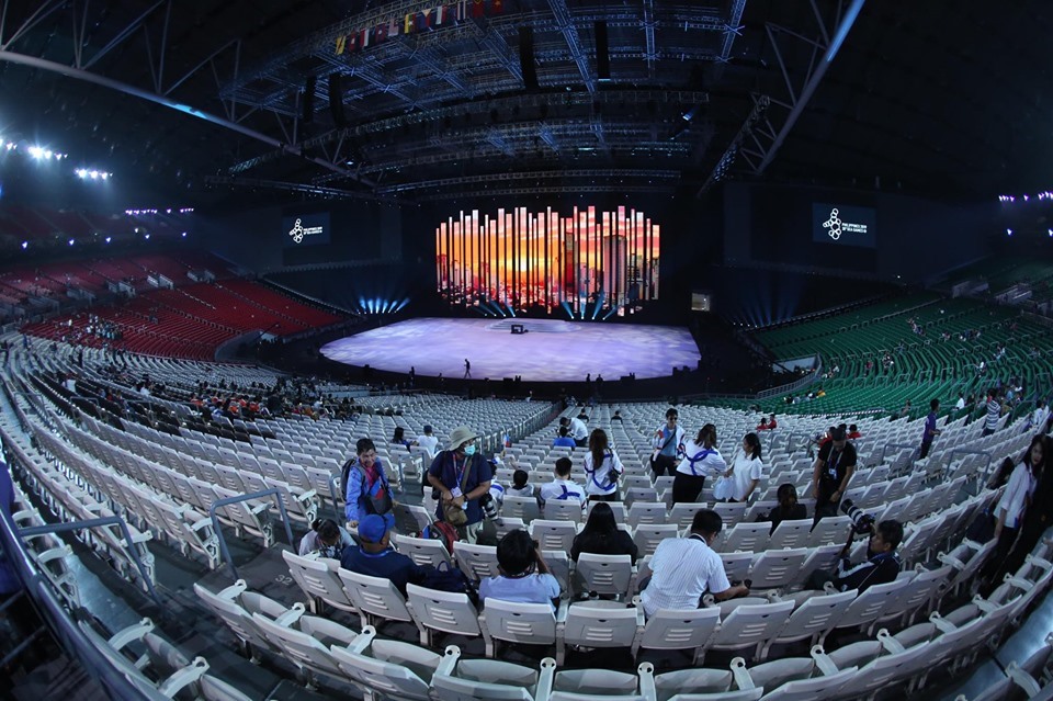 Bên trong nhà thi đấu Philippines Arena đã sẵn sàng cho lễ khai mạc. Ảnh: DP