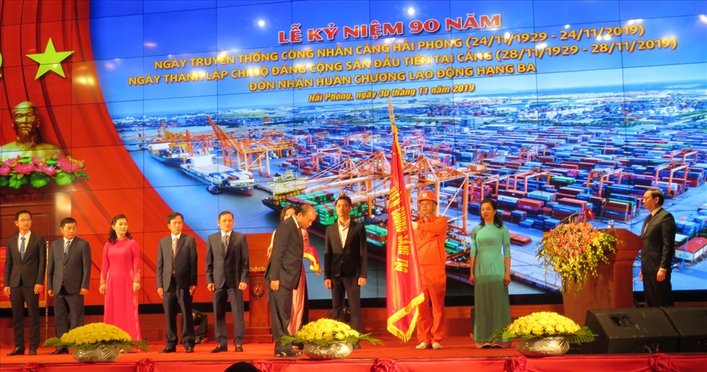Thủ tướng trao Huân chương lao động hạng ba cho Công ty Cảng Hải Phòng - ảnh HH