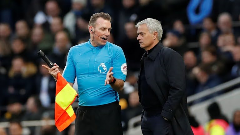 Mourinho bay cao cùng Tottenham. Ảnh: Reuters