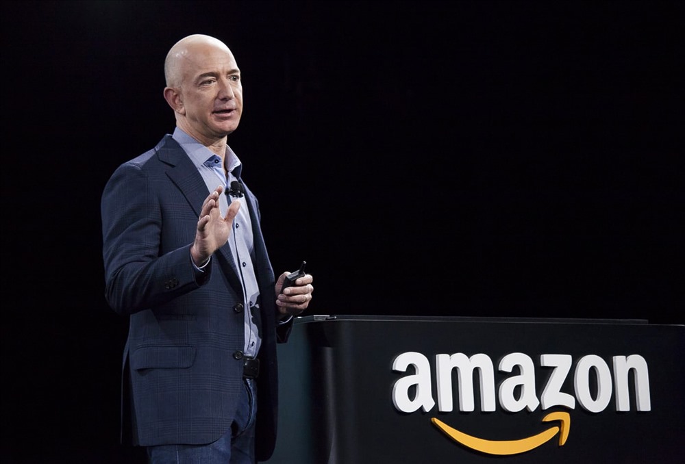Nhà sáng lập Amazon là một doanh nhân thích các khoản đầu tư dài hạn. Ông có xu hướng tập trung vào các ngành công nghiệp có thể phát triển theo thời gian. Ảnh: CNBC