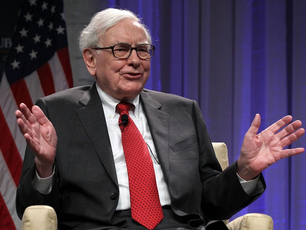Warren Buffett được biết đến là một huyền thoại đầu tư. Ảnh: Business Insider