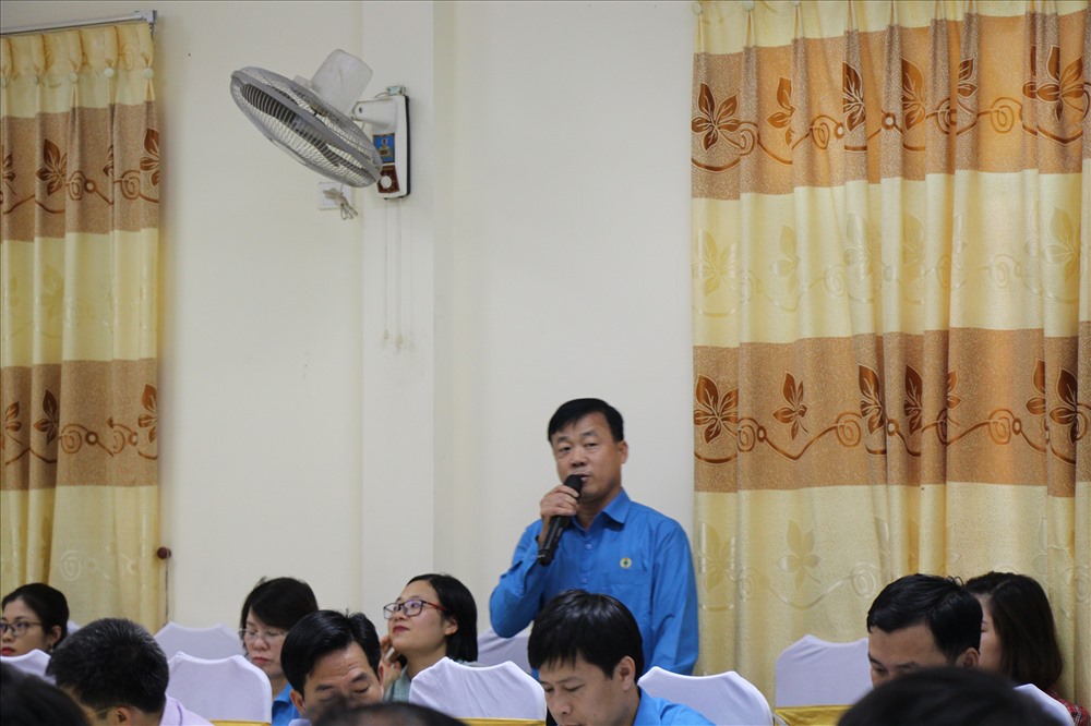 Ông Ngô Đức Thắng - Chủ tịch Công đoàn các Khu công nghiệp tỉnh Bắc Giang- phát biểu tại Hội thảo.