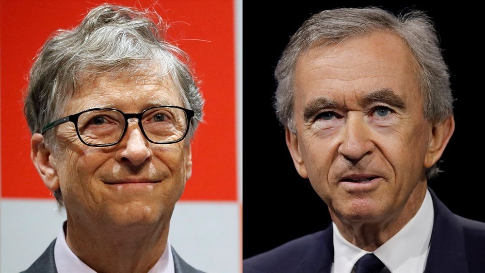 Đây không phải lần đầu CEO Louis Vuitton vượt qua ông trùm công nghệ Bill Gates trong top tỉ phú giàu nhất hành tinh. Hôm 16.7, tài sản ròng của Bernard Arnault đã tăng lên 107,6 tỉ USD (cao hơn Bill Gates 200 triệu USD). Ảnh: ST
