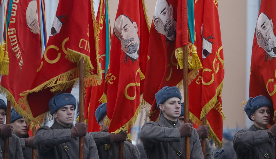 Trong thời Xô Viết, các cuộc duyệt binh hàng năm được tổ chức vào ngày 7.11 để đánh dấu kỷ niệm Cách mạng Tháng Mười Nga. Ảnh: AFP