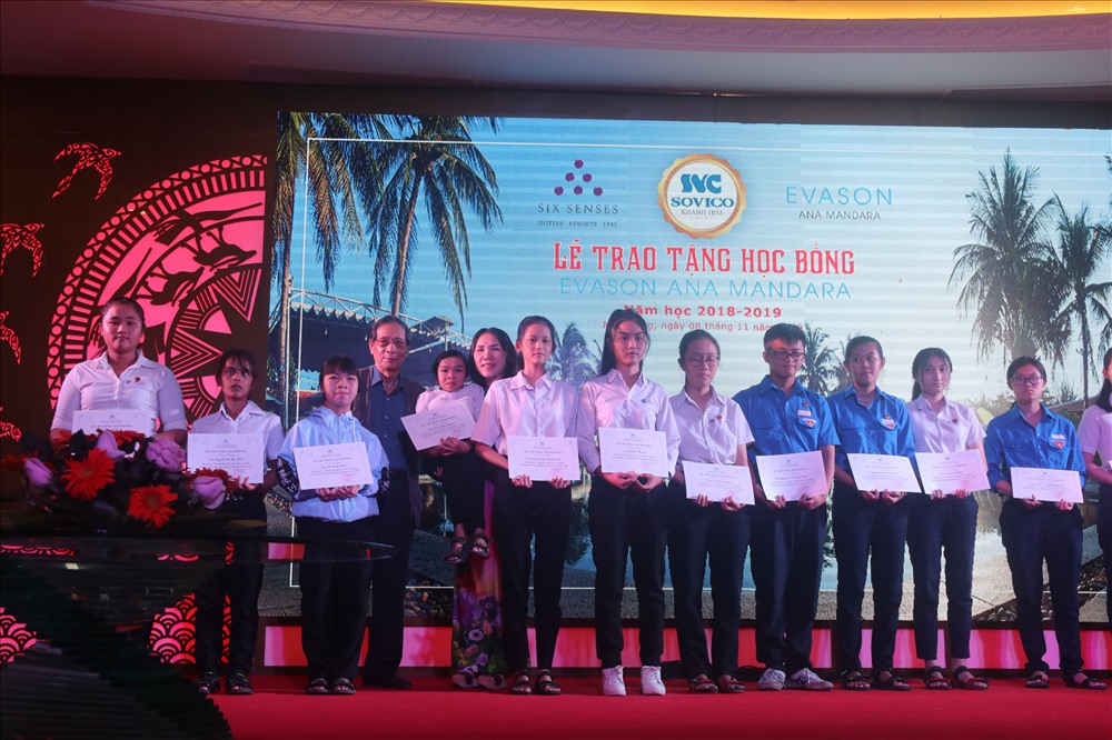 Qua khảo sát trên toàn tỉnh 41 em học sinh THPT được nhận học bổng Evason Ana Mandara  năm 2019. Ảnh: TT