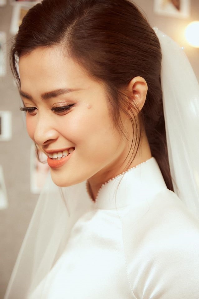 Amaranth Việt Nam  Cập nhật váy cưới của Đông Nhi Một chiếc vedette  bồng xoè đúng chuẩn công chúa một chiếc đơn giản tinh tế ngóng chờ chiếc  thứ 3