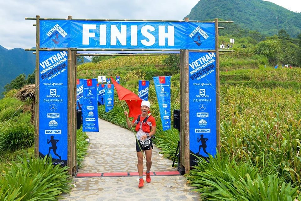 Nguyễn Tiến Hùng vô địch cự ly 100km Vietnam Mountain Marathon 2 năm liên tiếp. Ảnh: NVCC