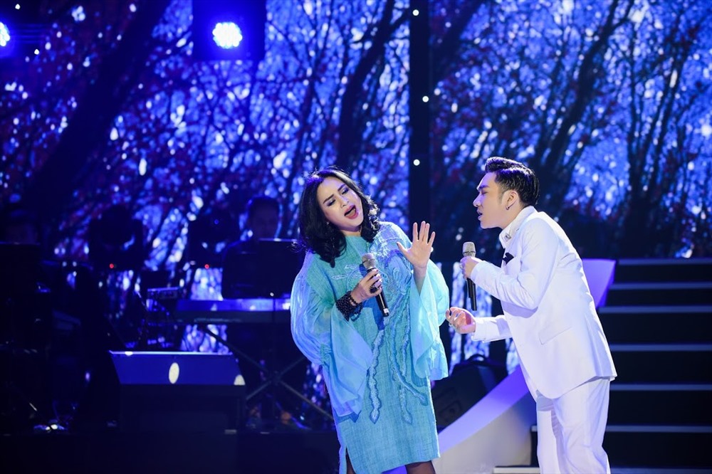 Hai nữ diva vẫn giữ phong độ hàng đầu của mình, Thanh Lam vẫn cuồng nhiệt, phiêu cùng những giai điệu trên sân khấu. Ảnh: Tô Thanh Tân.