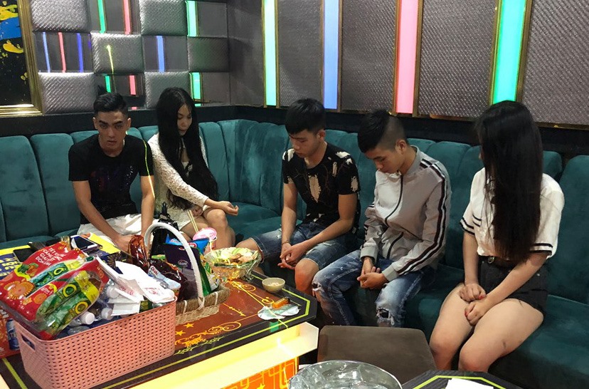 Hàng chục đối tượng dương tính với ma túy trong quán karaoke ở Quảng Nam. Ảnh: CTV