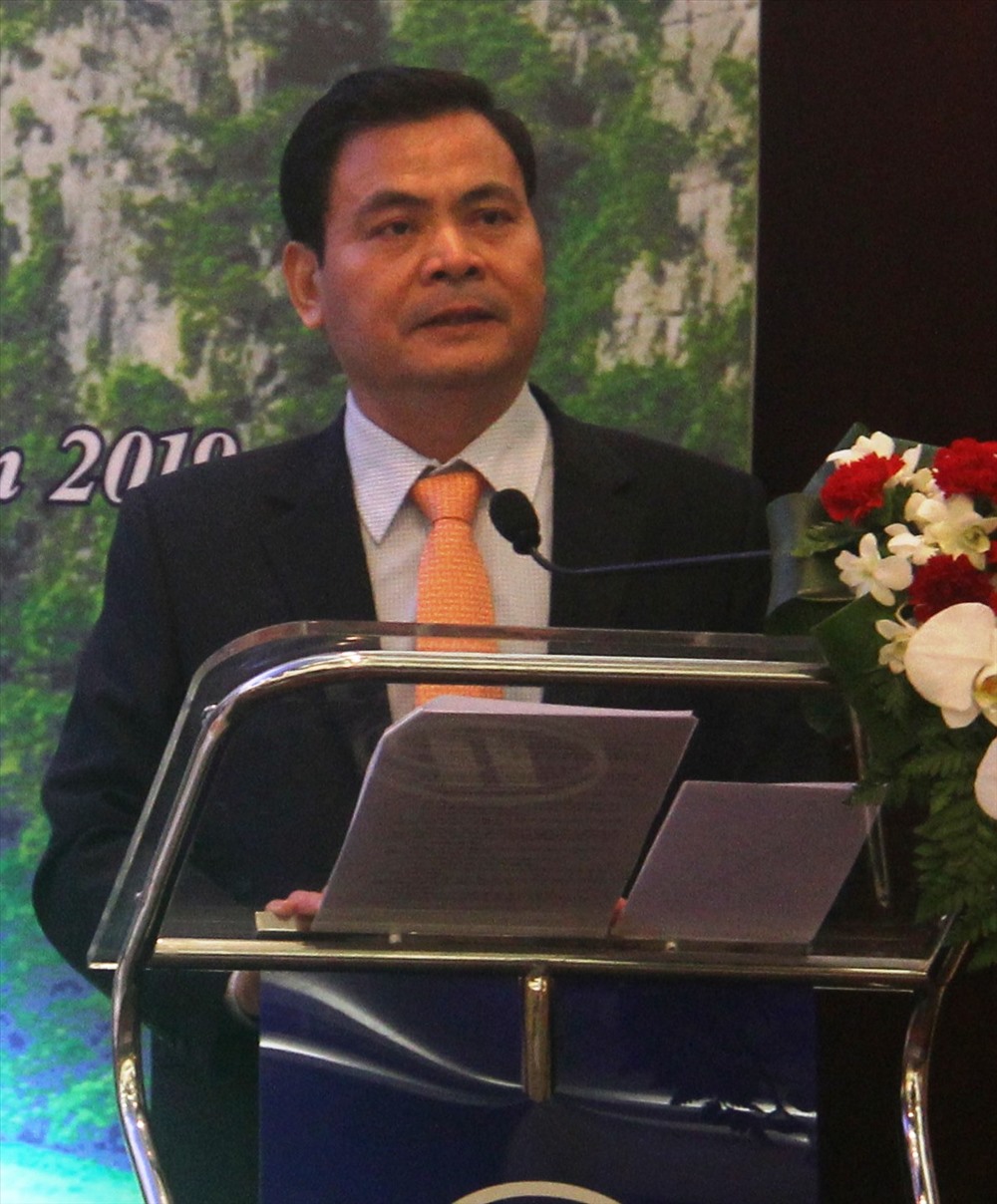 Ông Bùi Thành Đông, Giám đốc Sở Du lịch tỉnh Ninh Bình thông tin về một số hoạt động chính diễn ra trong Năm Du lịch Quốc gia 2020. Ảnh: NT