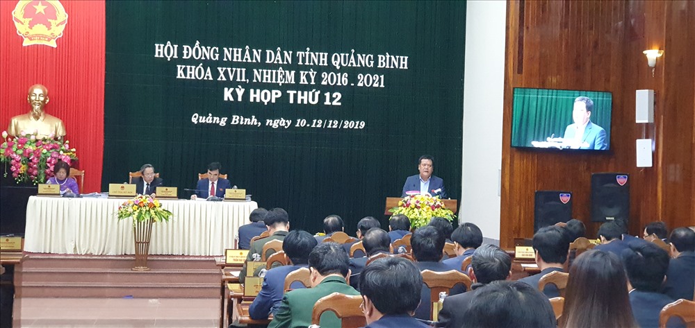 Kỳ họp thứ thứ 12 HĐND tỉnh Quảng Bình khóa XVII “nóng” trước các vấn đề liên quan của Công ty TNHH Chăn nuôi Hòa Phát Quảng Bình. Ảnh: LPL