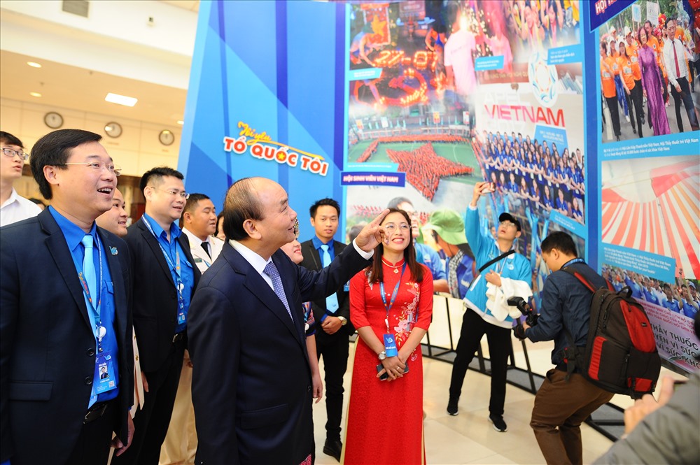Thủ tướng Nguyễn Xuân Phúc thăm Triển lãm “Tôi yêu Tổ quốc tôi”