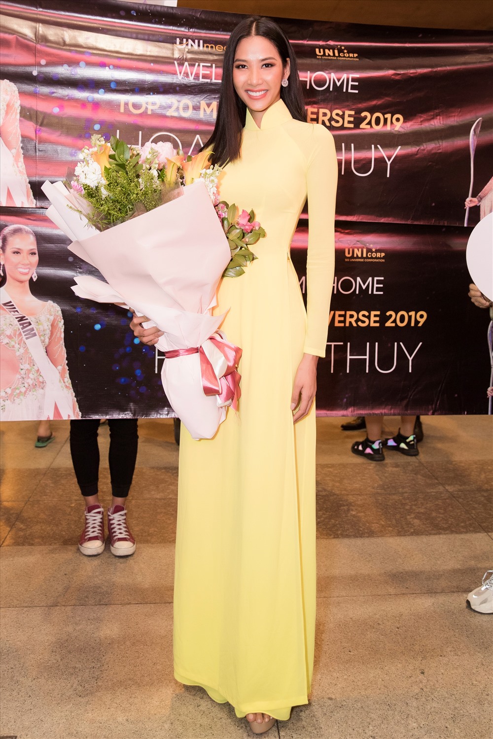 Sau 10 ngày chinh chiến tại Miss Universe 2019, Á hậu Hoàng Thùy đã trở về trong vòng tay khán giả hâm mộ quê nhà. Ảnh: Thành Nguyễn.