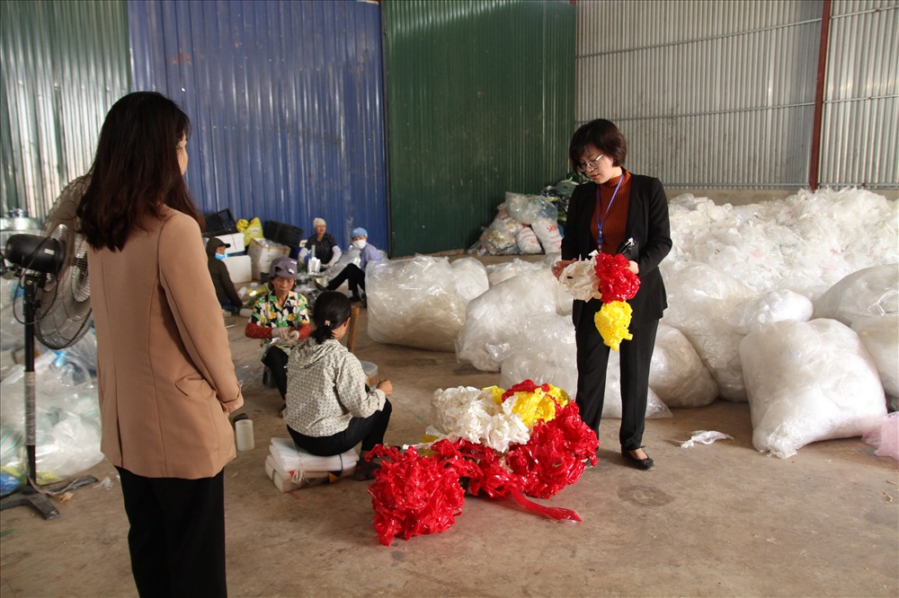 Hợp tác xã này chuyên thu gom, sản xuất hạt nhựa xuất khẩu sang Trung Quốc.