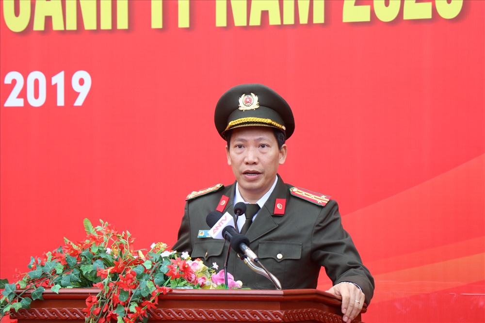 Tân Giám đốc Công an tỉnh Đắk Lắk phát biểu tại lễ ra quân. Ảnh: LX