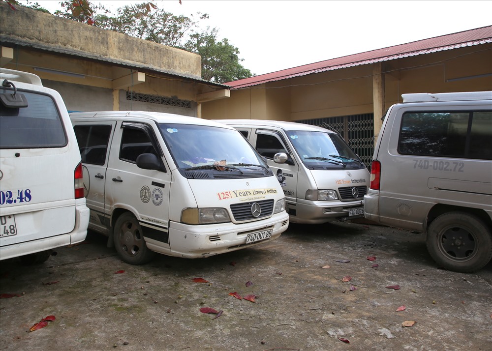 4 xe ôtô hạ tải bị bắt giữ trong ngày 15.12. Ảnh: Hưng Thơ.